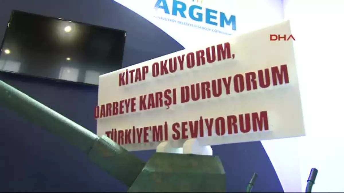 15 Temmuz Gazileri Cnr Kitap Fuarı\'nı Ziyaret Etti