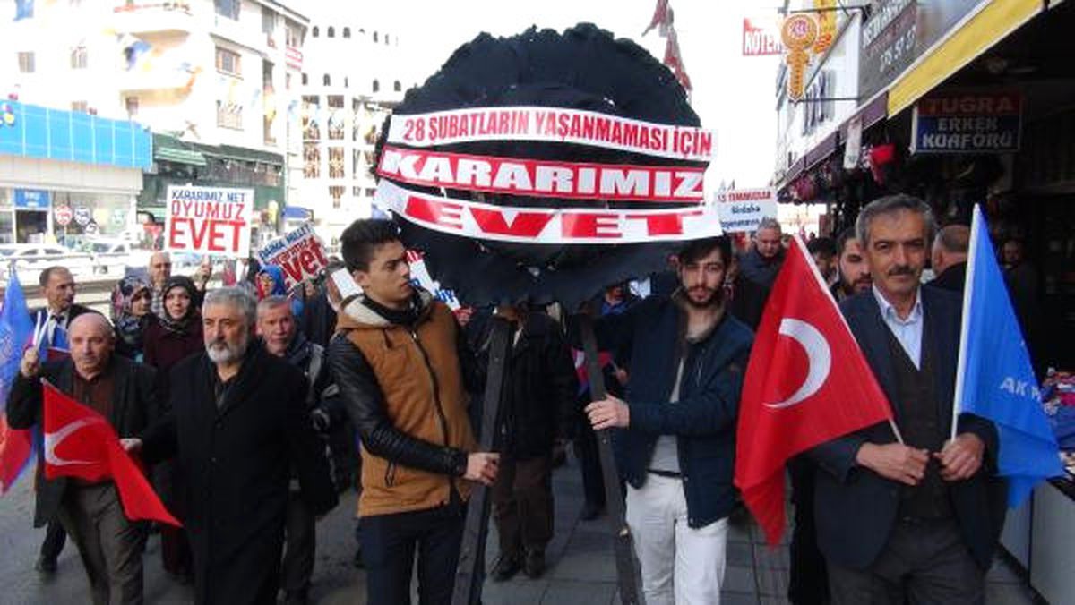 28 Şubat\'ın "Sembol Meydanı"Na Siyah Çelenk