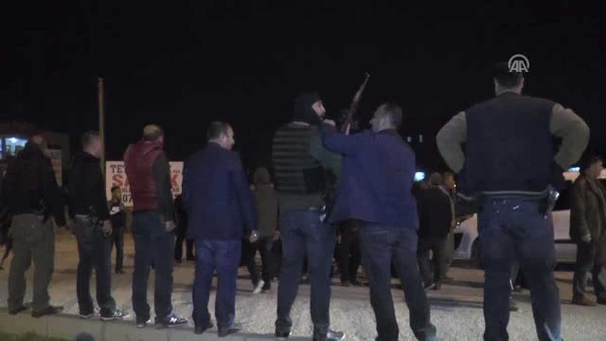 Adana\'da Suriyeliler ile Mahalle Sakinleri Arasında Kavga: 4 Yaralı