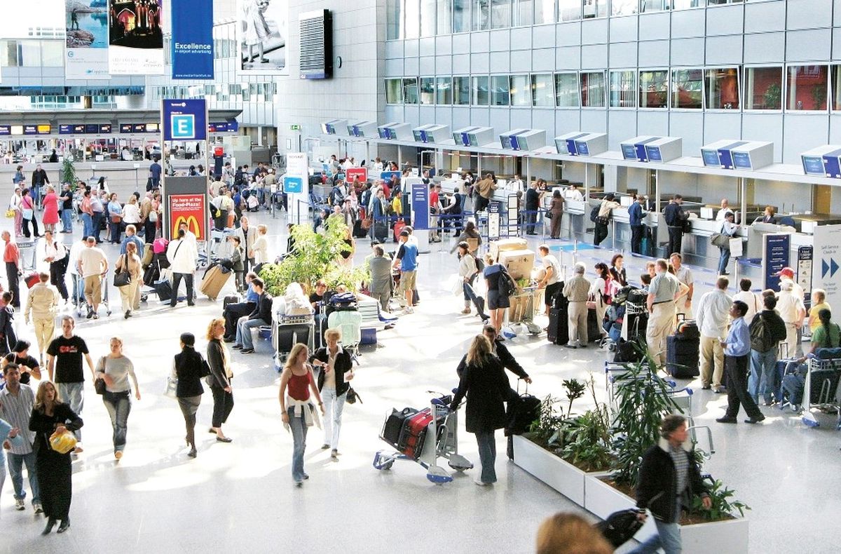 Almanya\'da Uçak Yolcuğunu Tercih Edenlerin Sayısı 112 Milyona Ulaştı