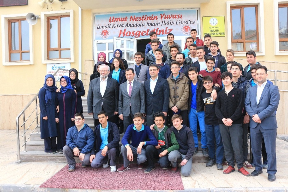 Altunyaldız, İmam Hatipli Öğrencilere 28 Şubat\'ı Anlattı
