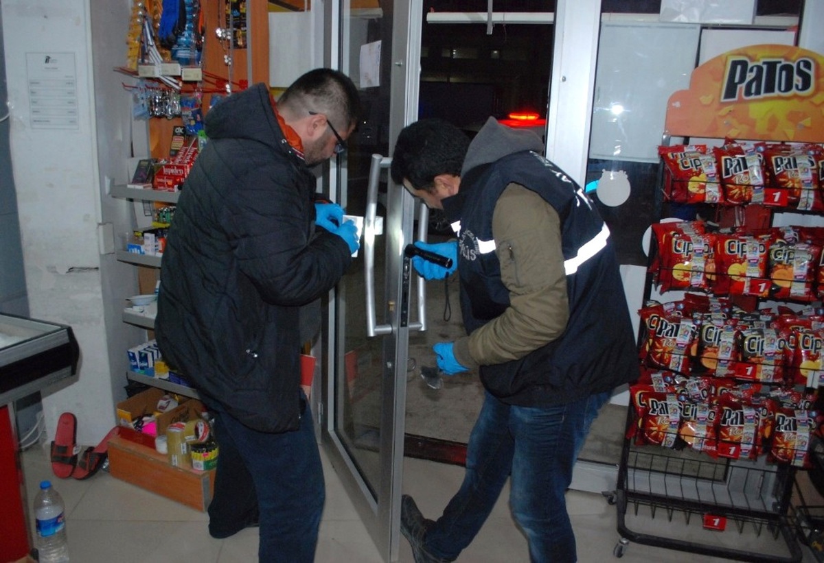 Antalya\'da Marketten Silahlı Soygun