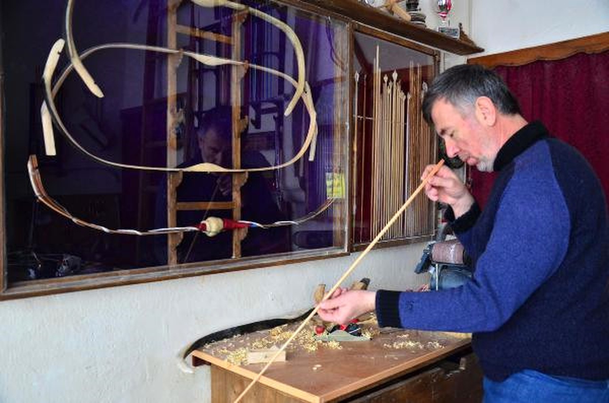 Okçulukla İlgilenen Adam, Ata Sporunu Yaşatmak İçin Çalışıyor