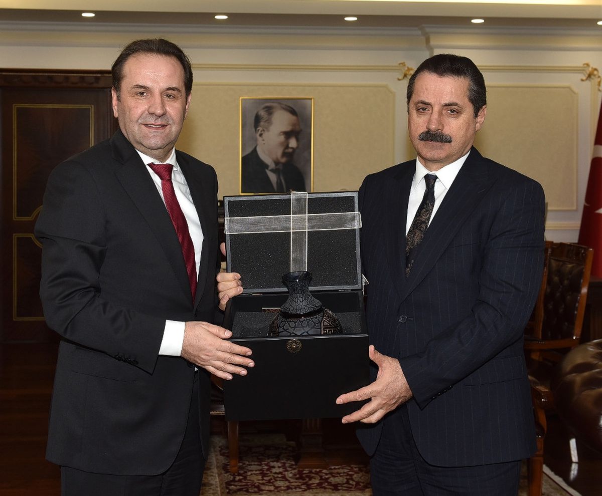 Bakan Çelik: Hedefimiz 1 Milyar Doları Yakalamak
