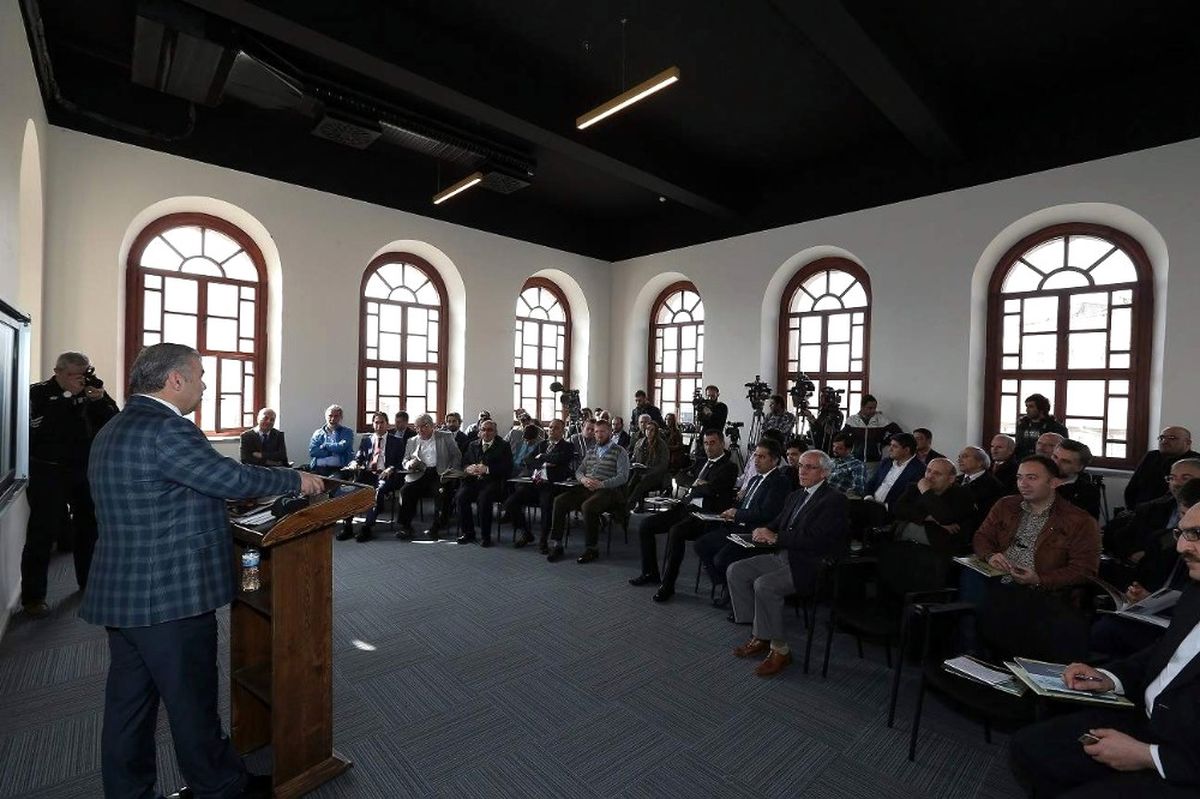 Başkan Çelik Büyükşehir Stratejik Araştırmalar Merkezi\'ni Tanıttı