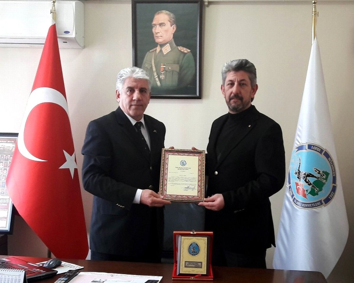 Beşiktaş Saldırısında Ölen Gencin Ailesinden Mehmetçik Vakfı\'na Bağış