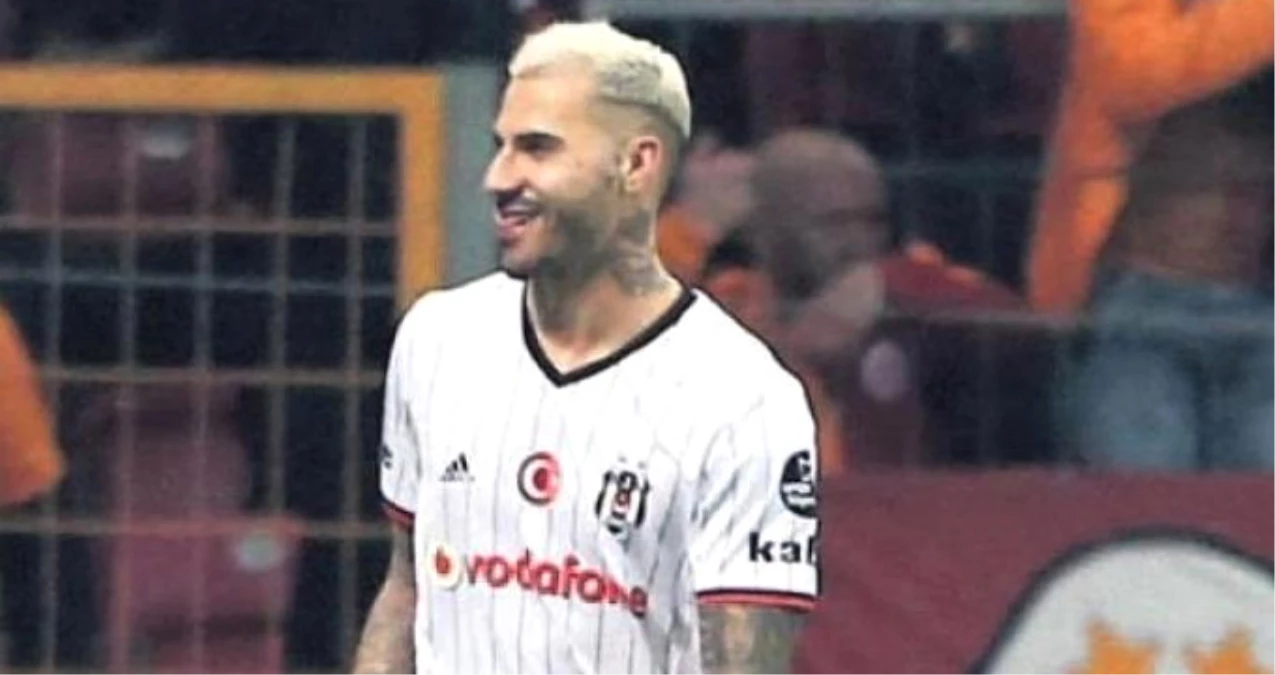 Beşiktaşlı Quaresma, Galatasaraylı Taraftarlara Dil Çıkardı