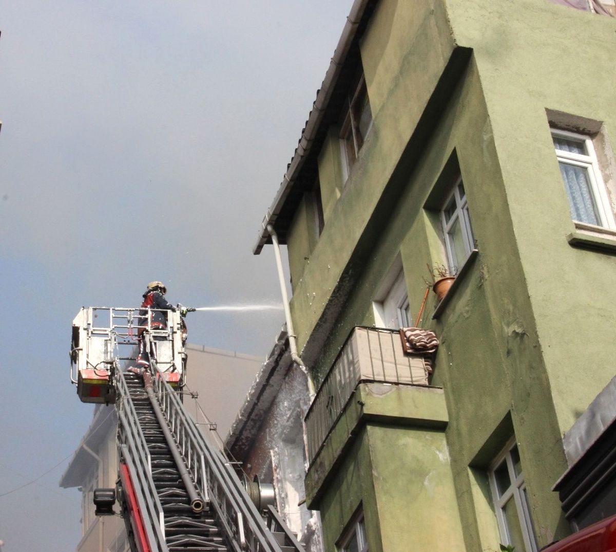 Beyoğlu\'nda Yangın Paniği