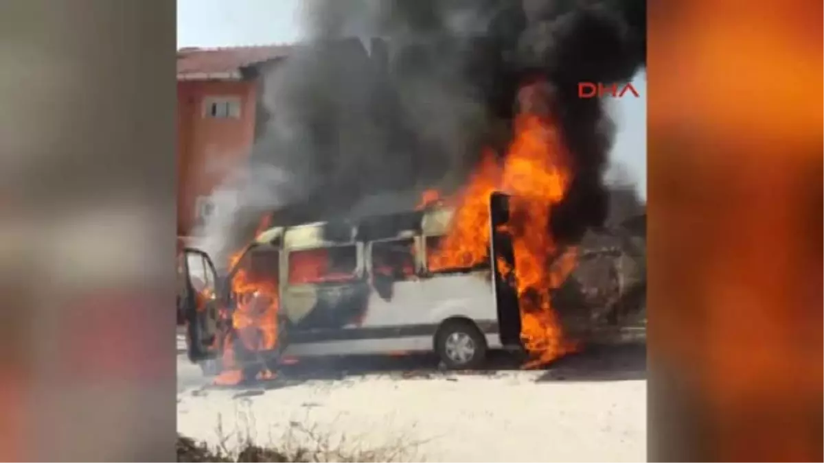 Bilecik Öğrenci Minibüsü Alev Alev Yandı