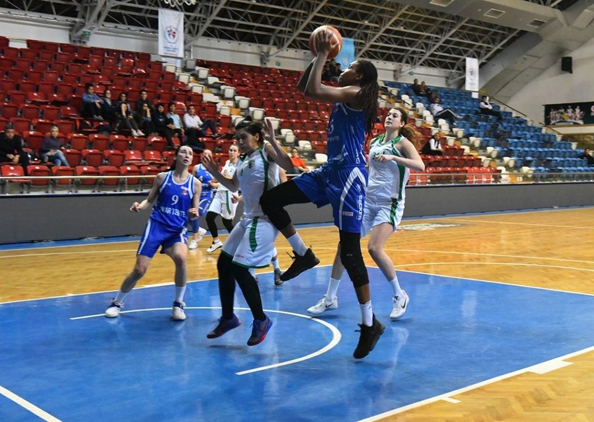 Bornova Becker Spor\'dan Bir Galibiyet Daha