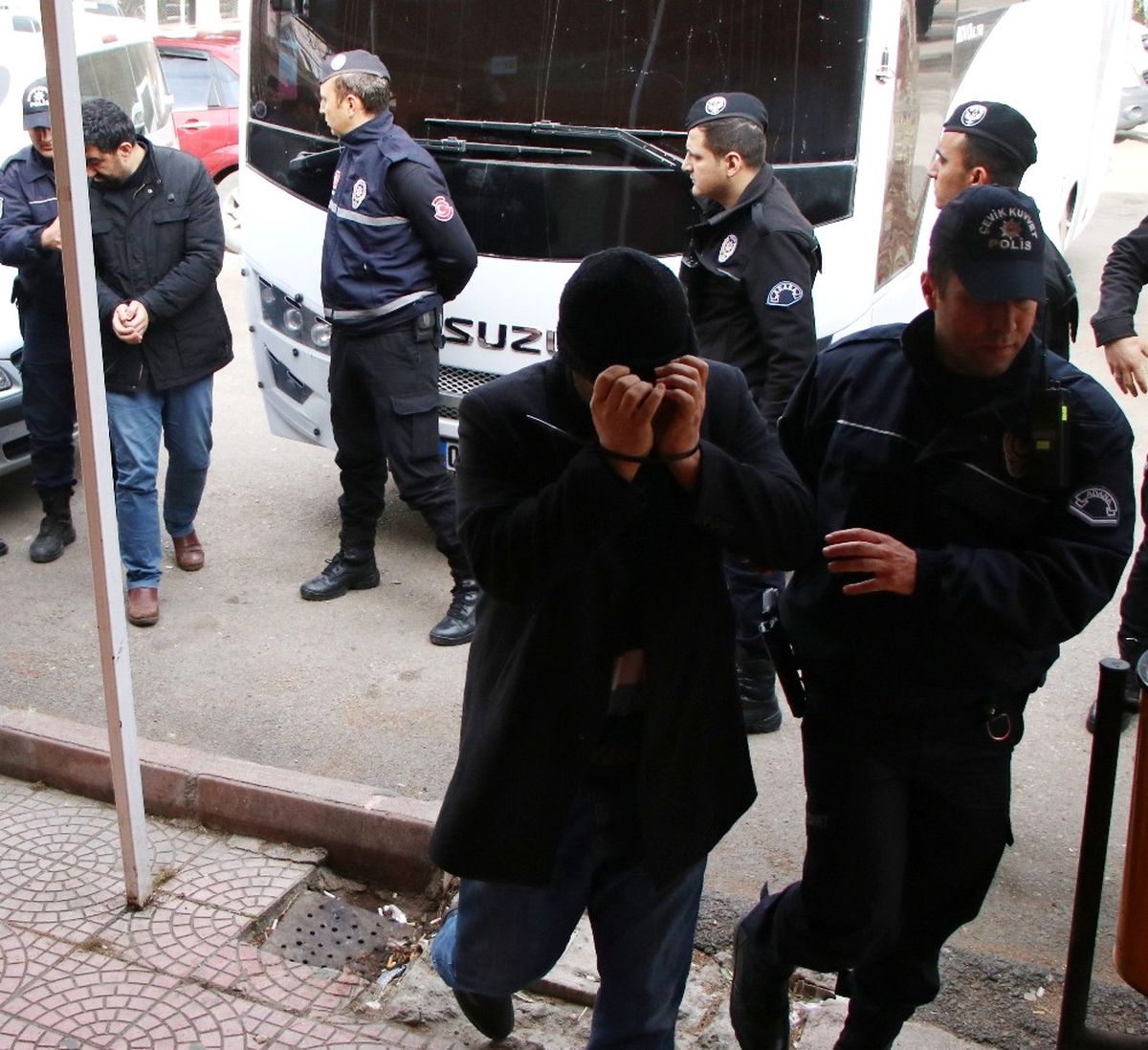 Bylock\'çu 16 Polis Tutuklandı