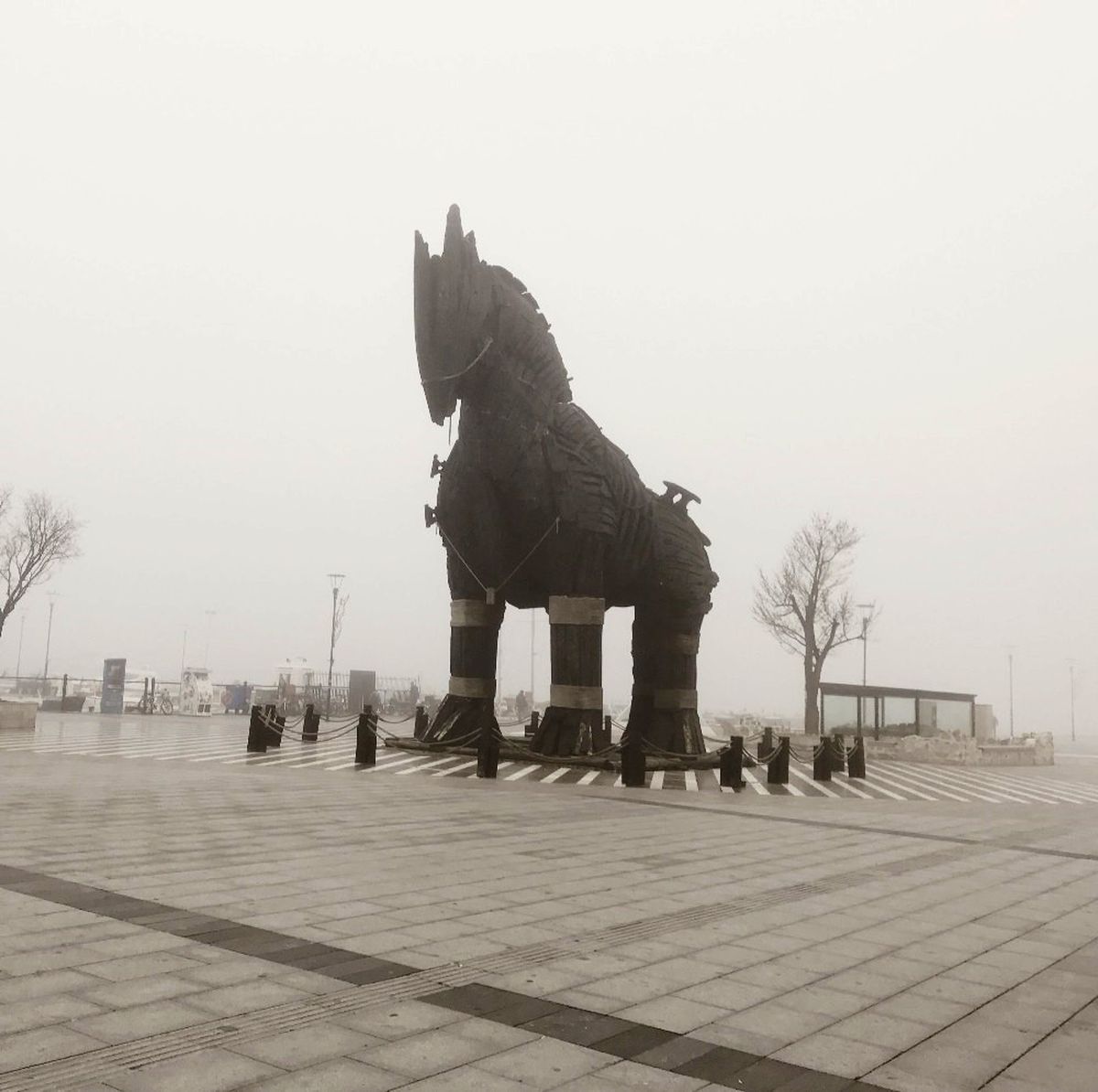 Çanakkale\'de Sis Deniz Ulaşımını Aksatıyor