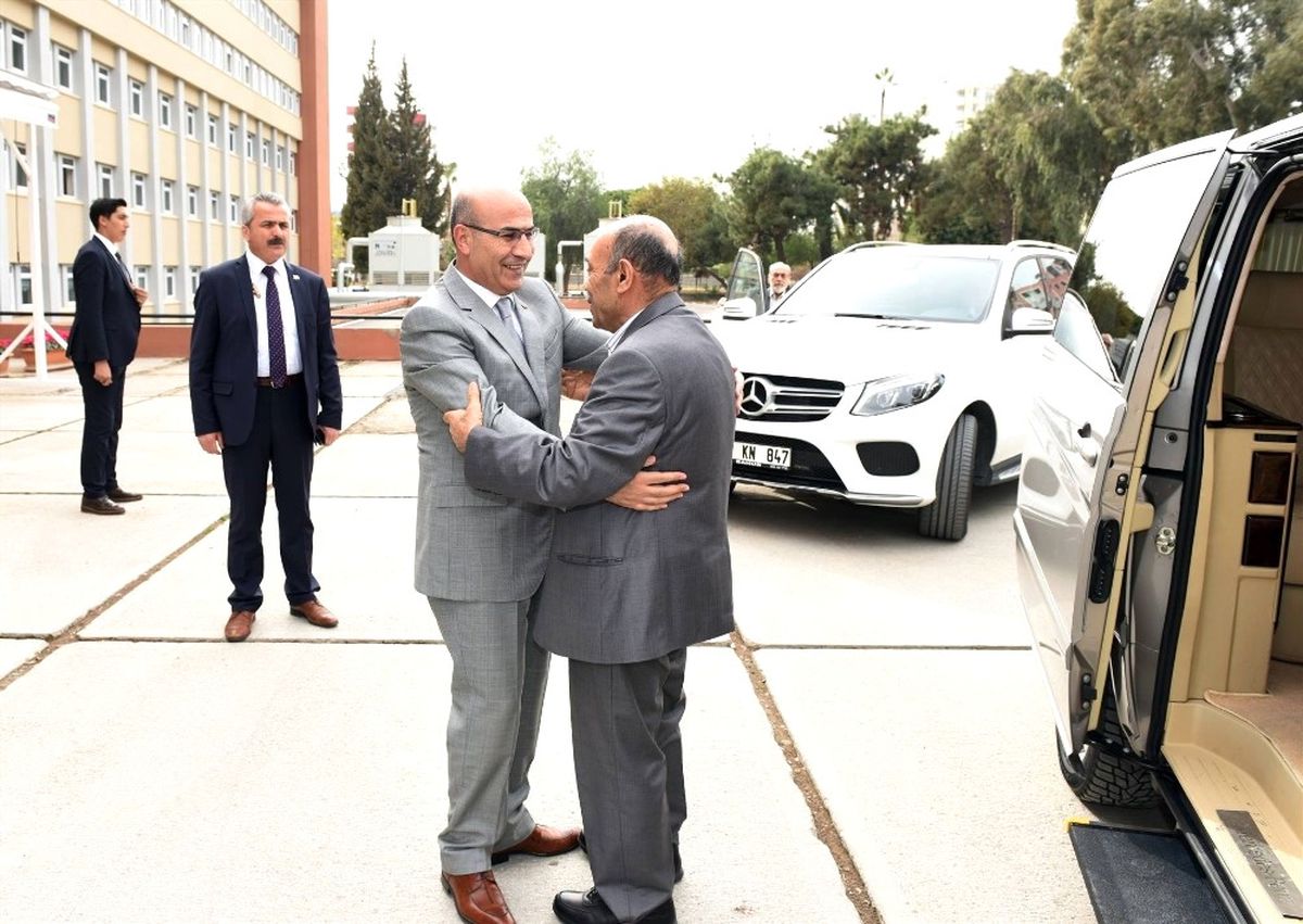 Devlet Hastanesi Çalışanlarından Vali Demirtaş\'a Ziyaret