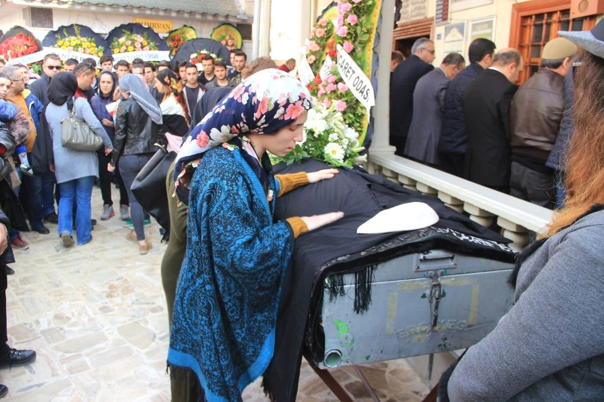 Elif Öğretmen 2 Bin Kişi ile Son Yolculuğuna Uğurlandı