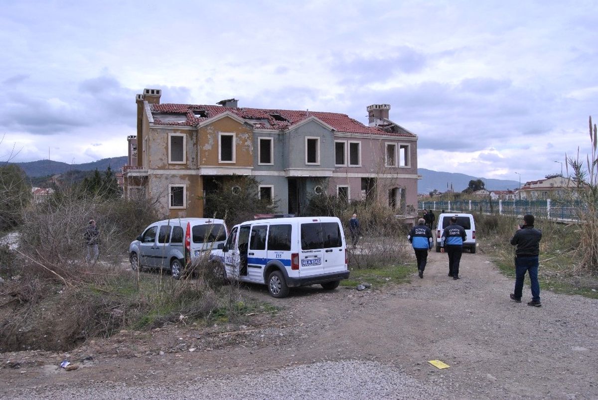 Fethiye Polisinden \'Hayalet Siteye\' Operasyon