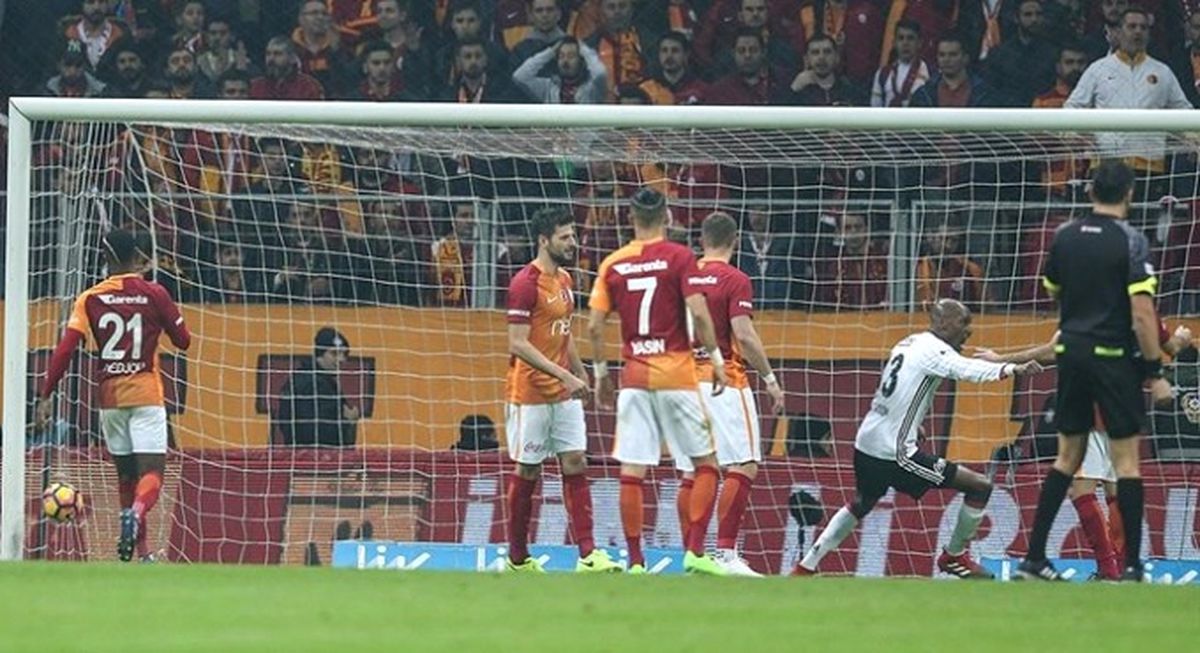 Galatasaray\'da Düşüş Sürüyor