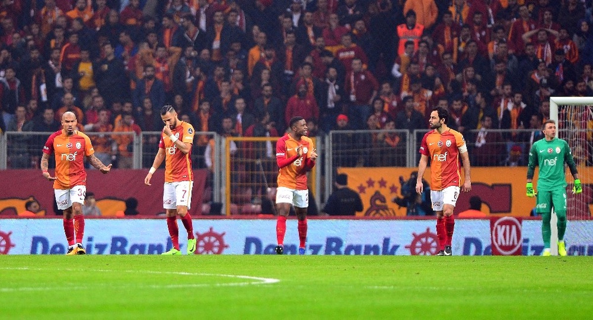 Galatasaray\'ın Defansında İstikrar Yok