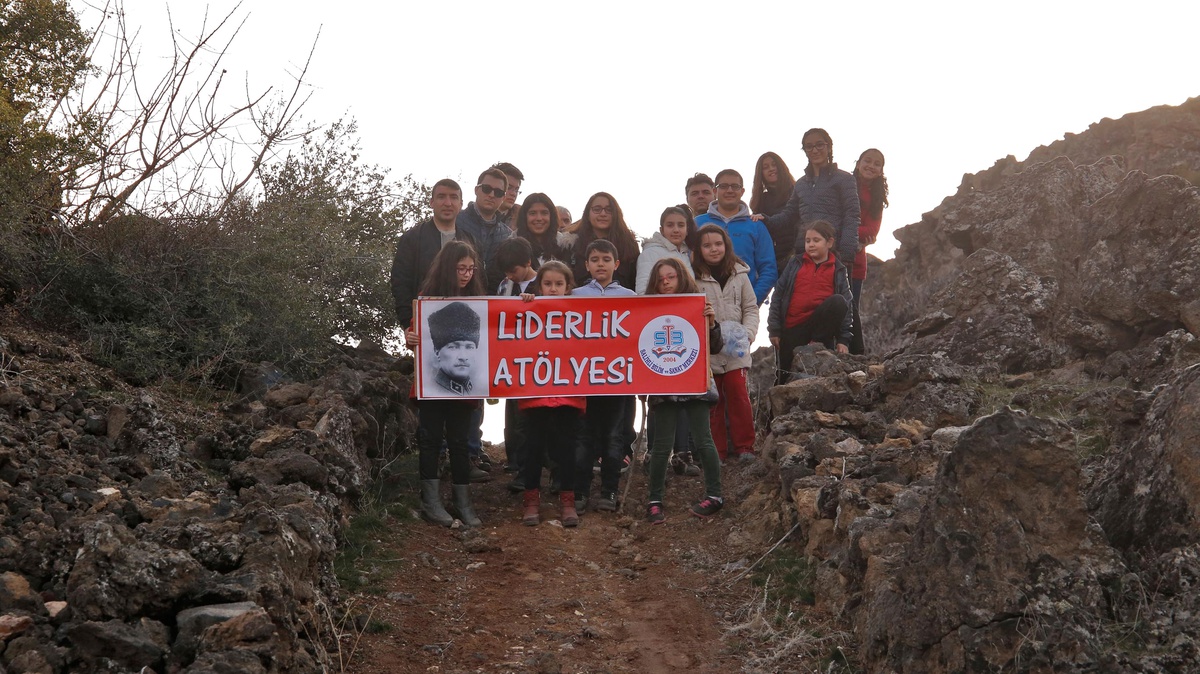 Geleceğin Liderleri Kula Jeoparkı\'nı Gezdi