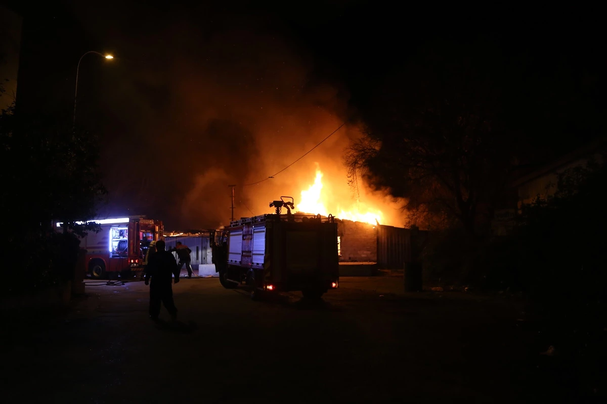 Güncelleme - Adana\'da Kereste Atölyesinde Yangın