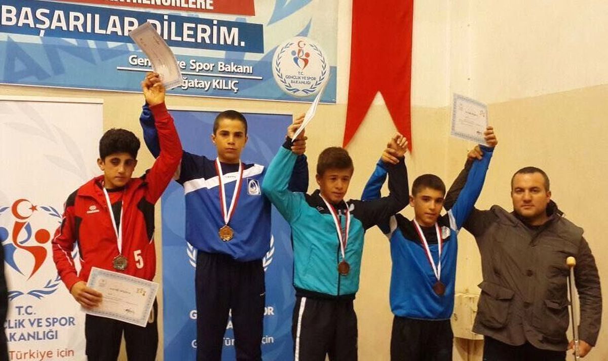 Güreşte Türkiye Şampiyonu Yunusemre\'den
