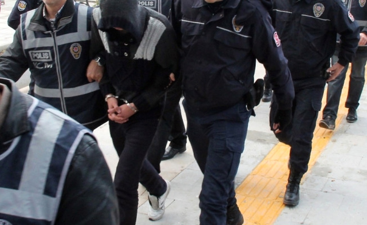 İstanbul\'daki Uyuşturucu Operasyonunda 35 Gözaltı