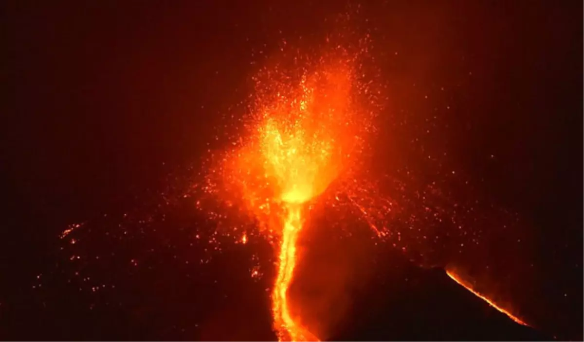 İtalya\'da Etna Yeniden Faaliyete Geçti