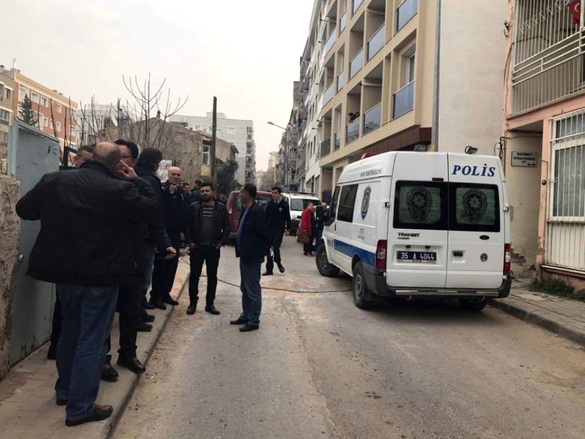 Izmir\'de Korkunç Cinayet