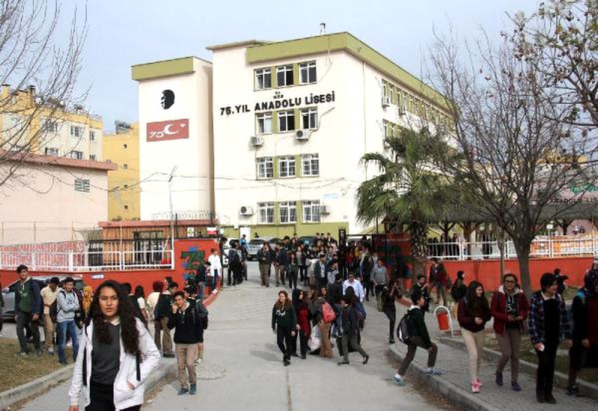 Kantincinin Yeğeni, Dışarıya Yemek Sipariş Eden 4 Öğrenciyi Bıçakladı