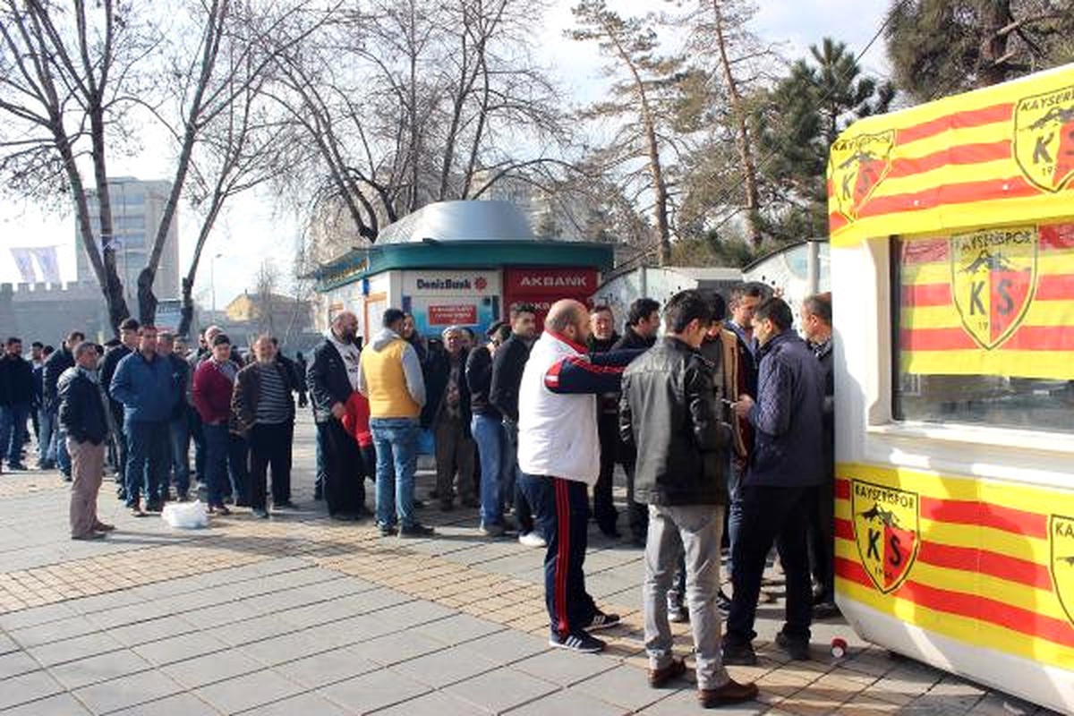 Kayserispor Taraftarından Kombine Koyruğu