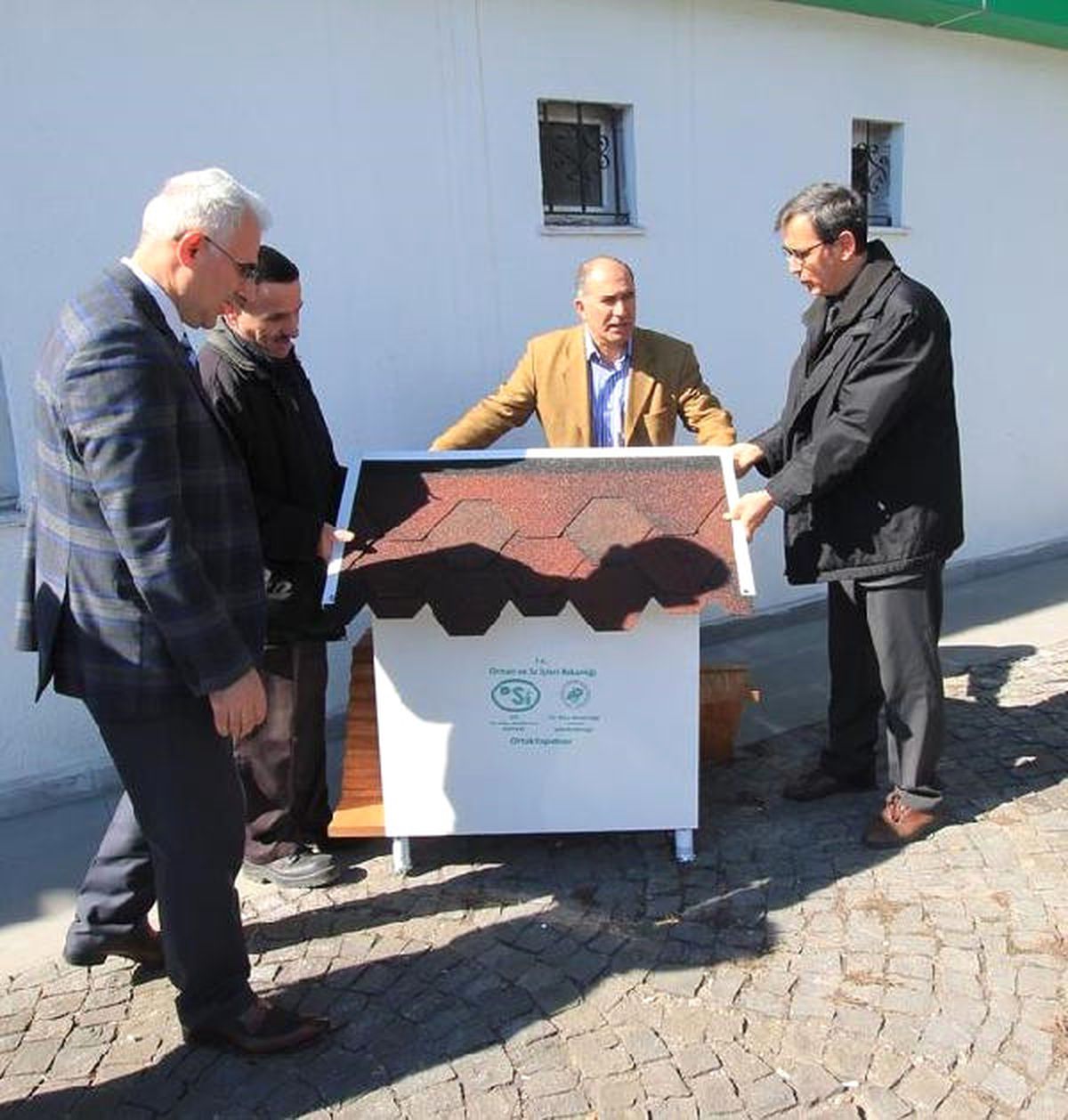 Kedilere Sıcak Yuva