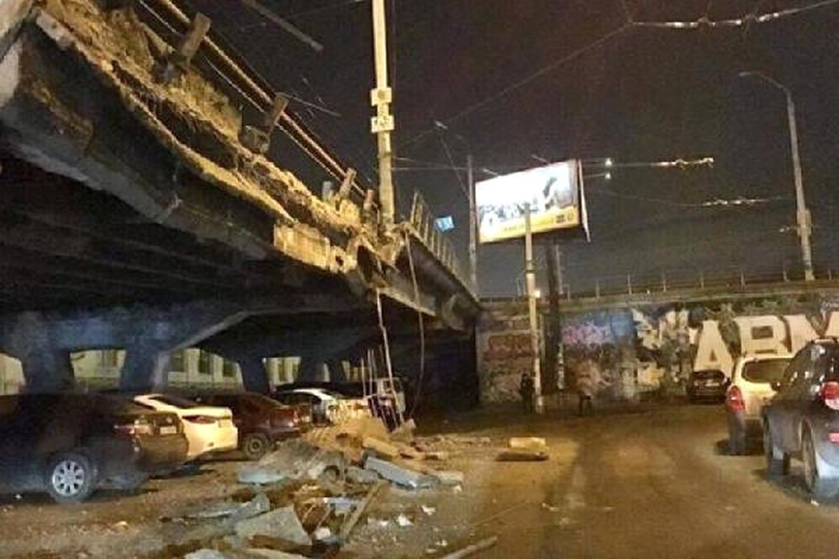 Kiev\'de Köprü Çöktü
