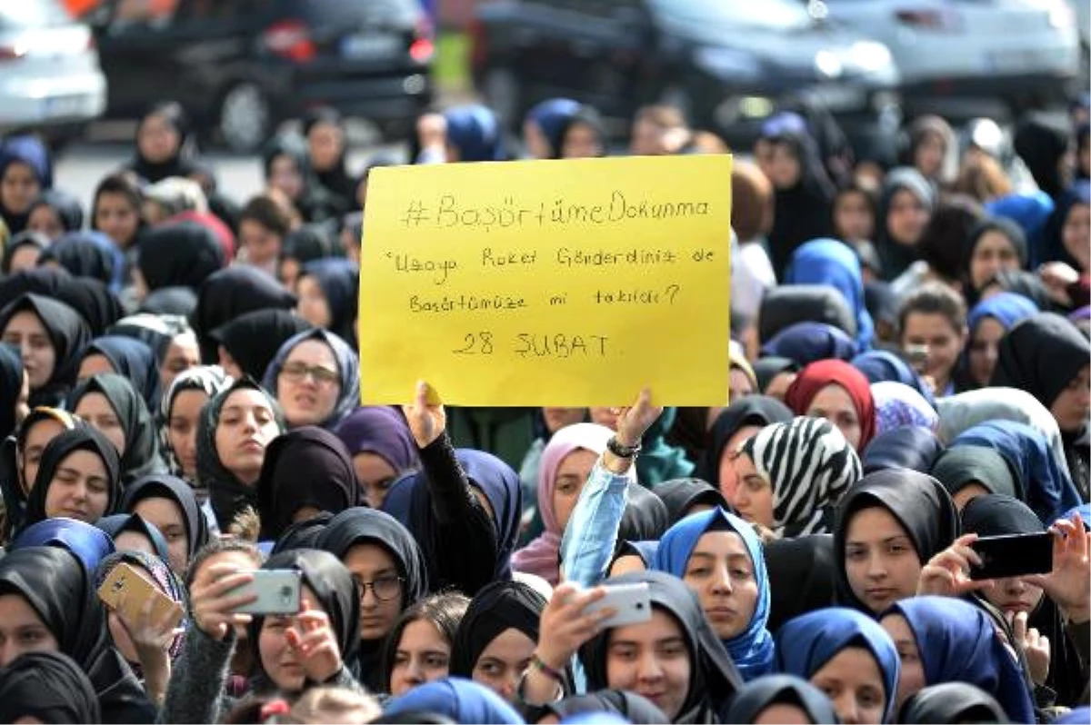 Kız İmam Hatip Lisesi\'nde Ders Arası \'28 Şubat\' Protestosu