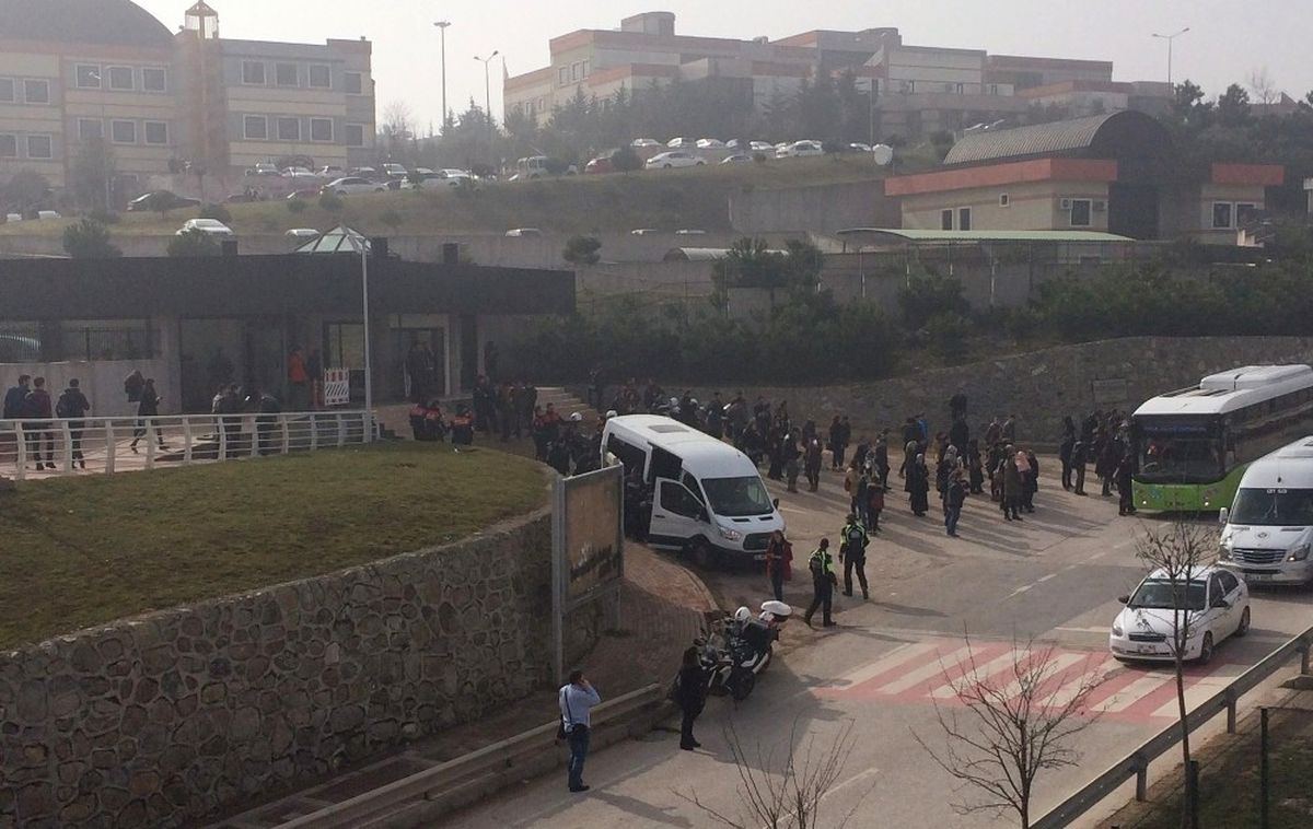 Kocaeli Üniversitesi\'nde Gözaltına Alınan 60 Öğrenci Serbest Bırakıldı