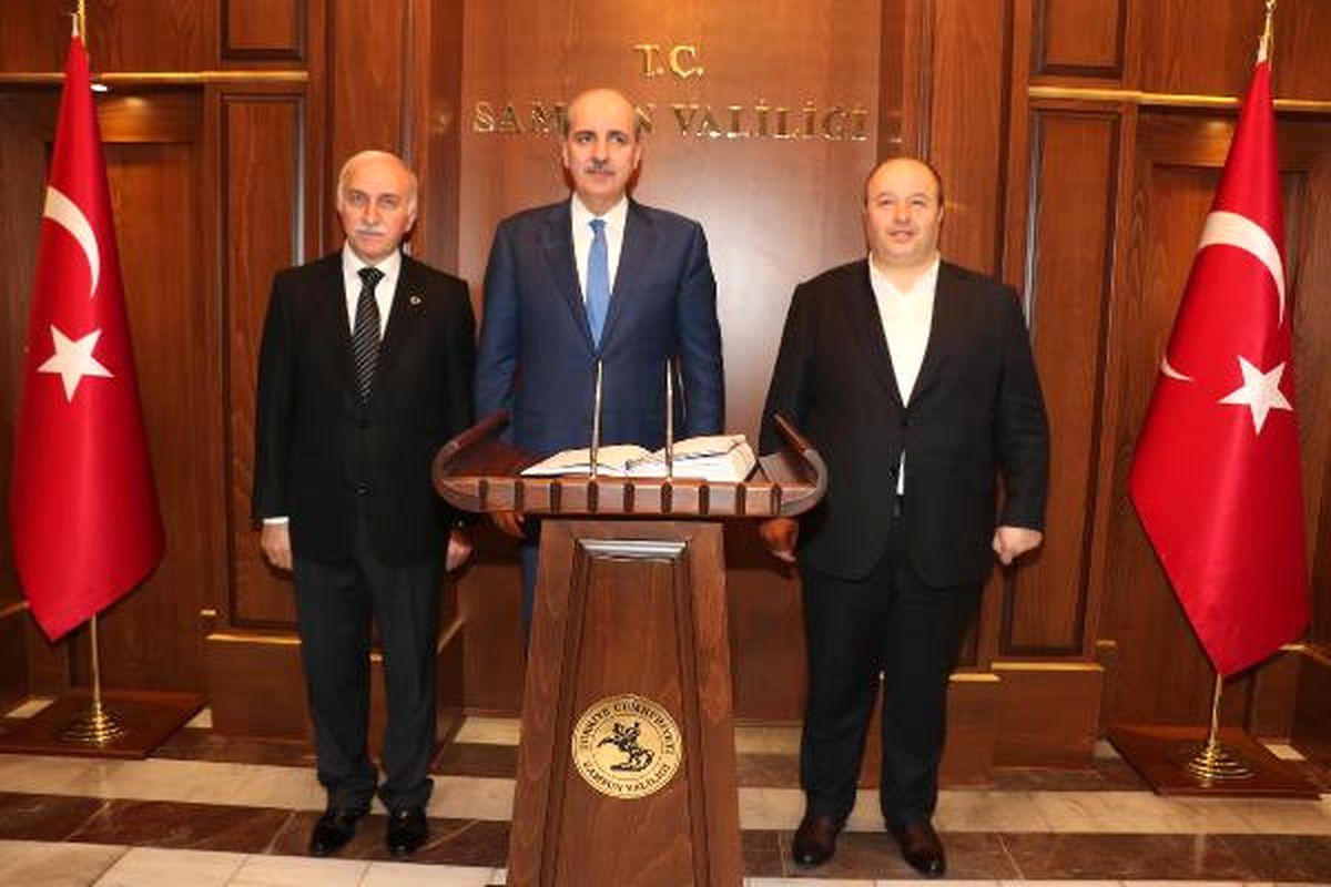 Kurtulmuş, Üniversite Öğrencileriyle Birlikte Yemek Yedi (4)