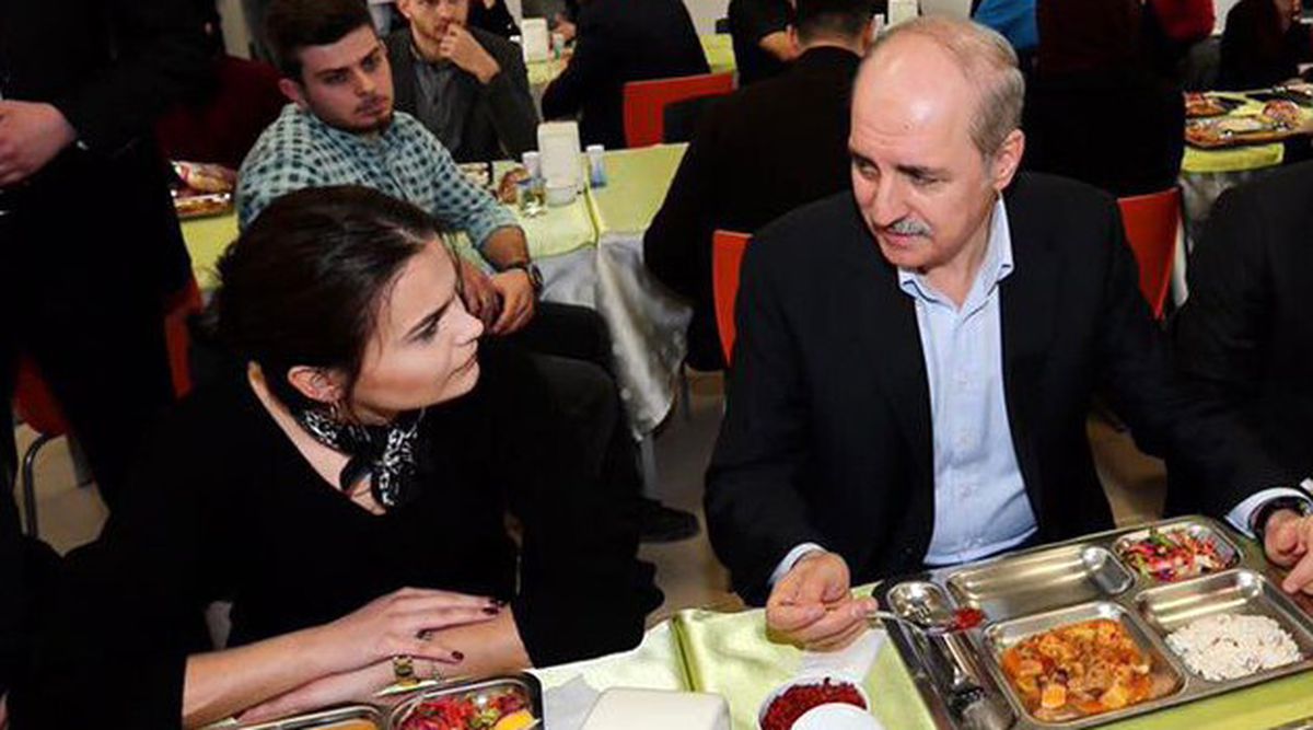 Kurtulmuş, Üniversite Öğrencileriyle Birlikte Yemek Yedi (3)