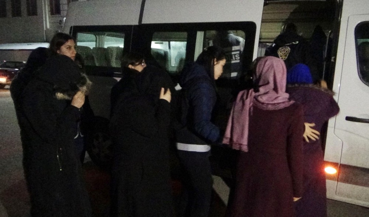 Kütahya\'da Fetö\'nün Kadın Yapılanmasına Operasyon: 11 Gözaltı