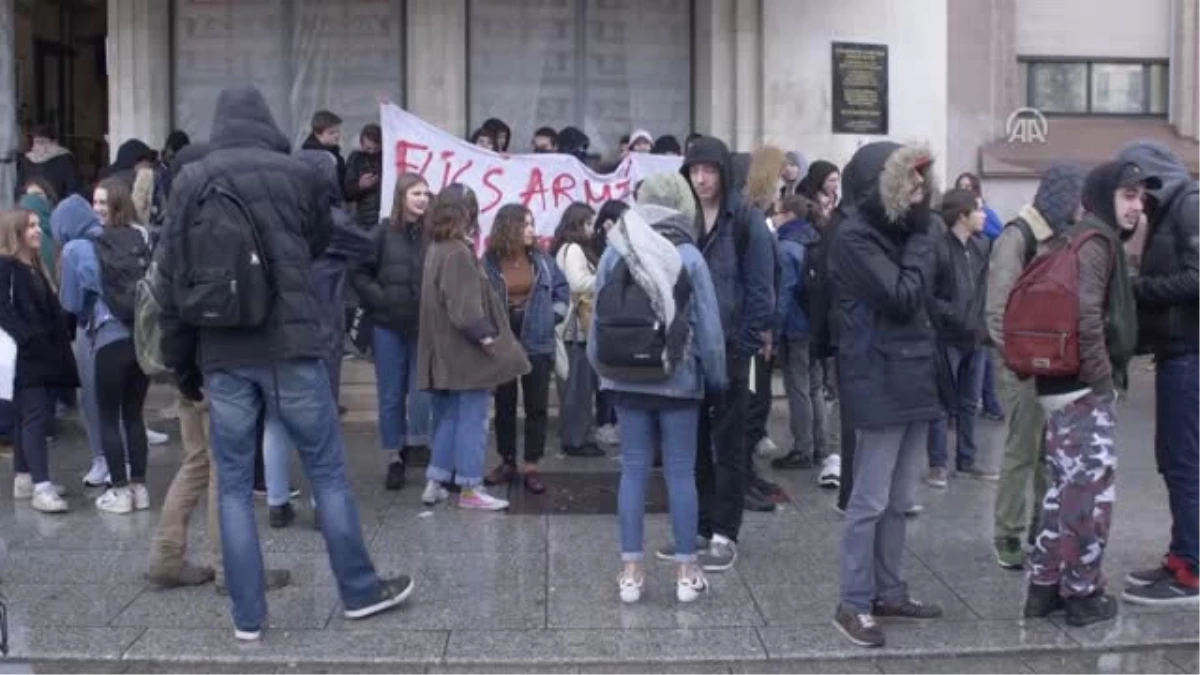 Lise Öğrencileri Polis Şiddetini Protesto Etti