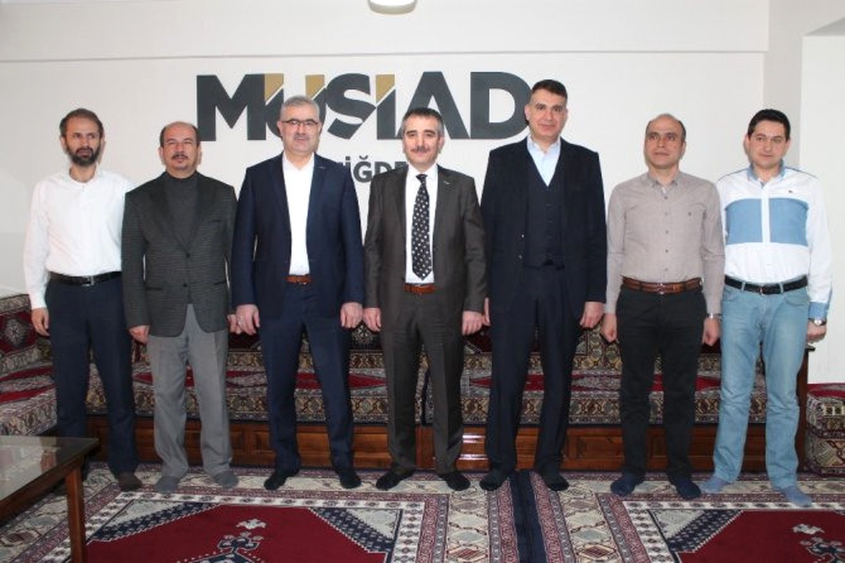 Müsiad Niğde Şube Başkanlığına Karanfil Getirildi