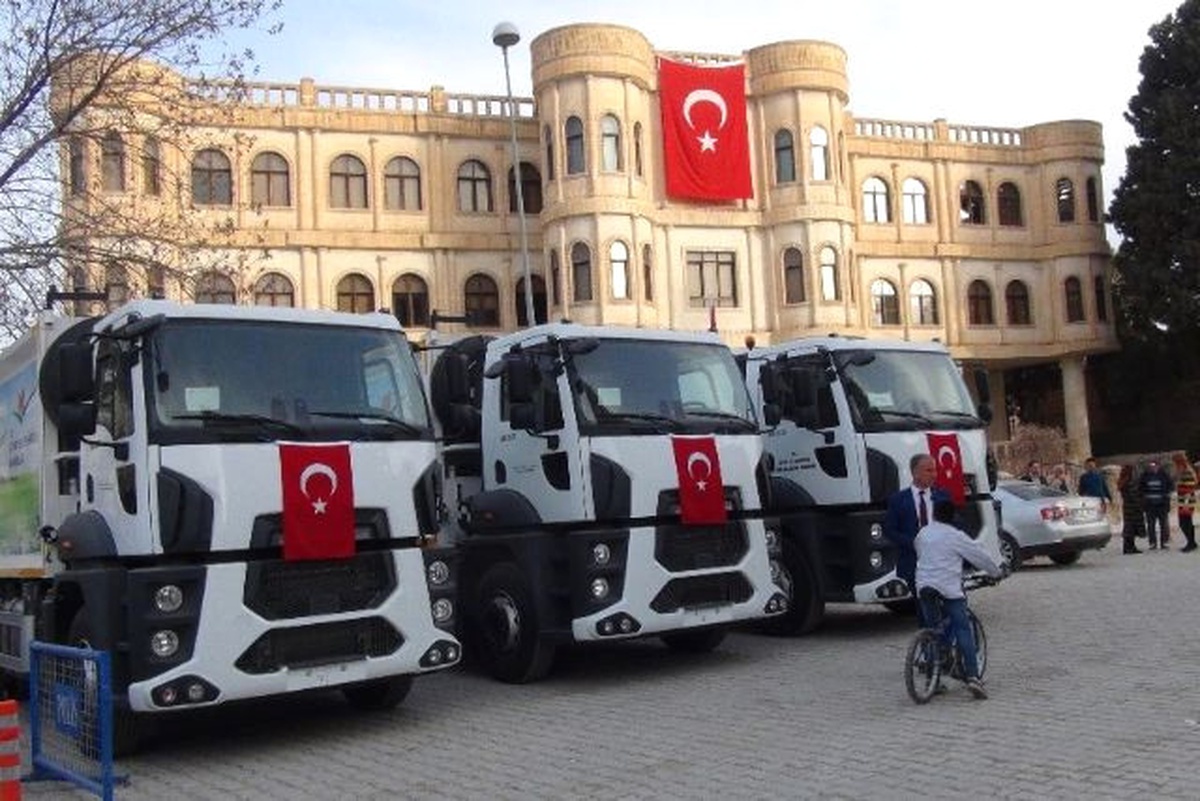Nusaybin Belediyesine 3 Tane Temizlik Aracı Hibe Edildi