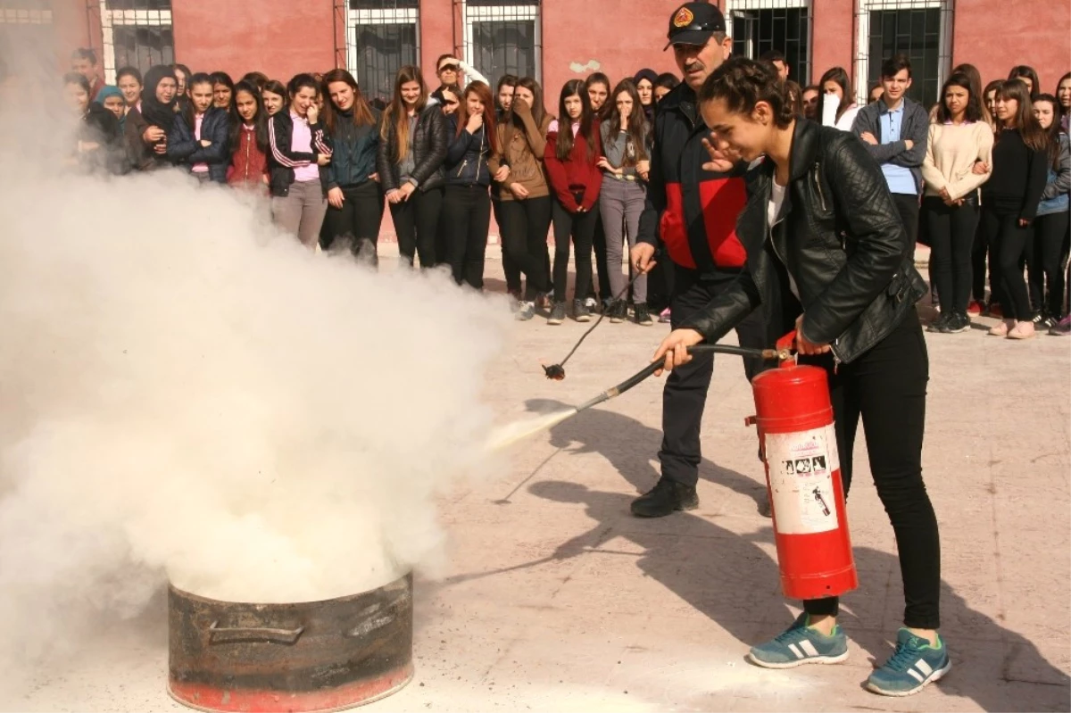 Öğrencilere Sivil Savunma Anlatılarak Yangın Eğitimi Verildi