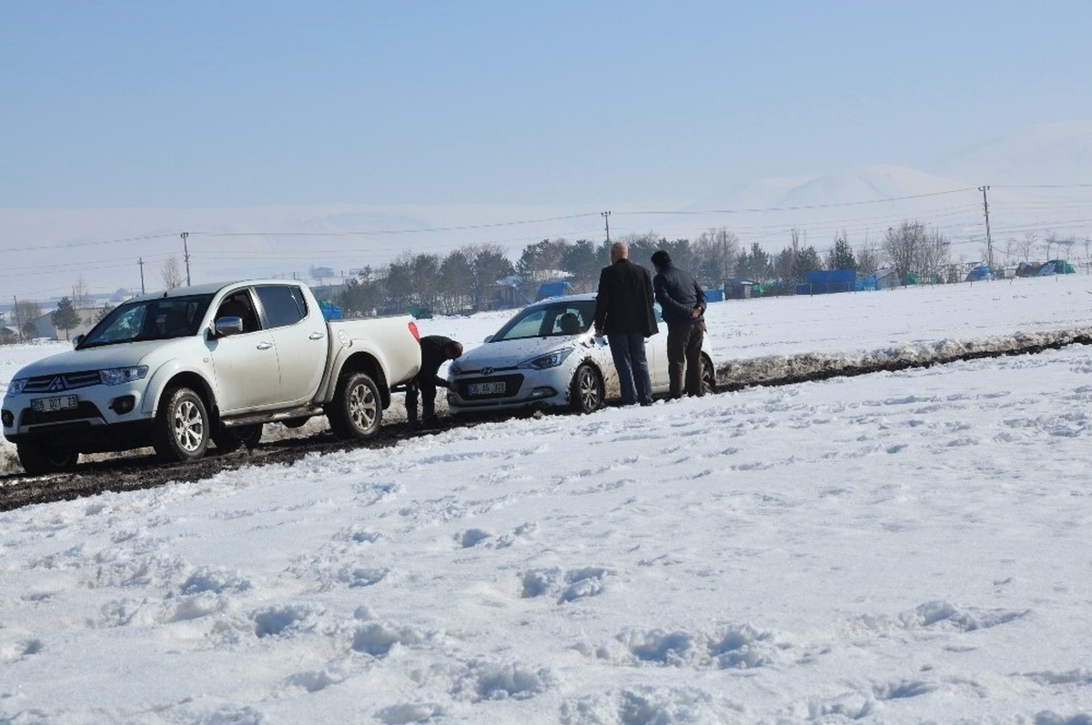 Olimpik Yüzme Havuzu\'nun Yolu Çile Dolu