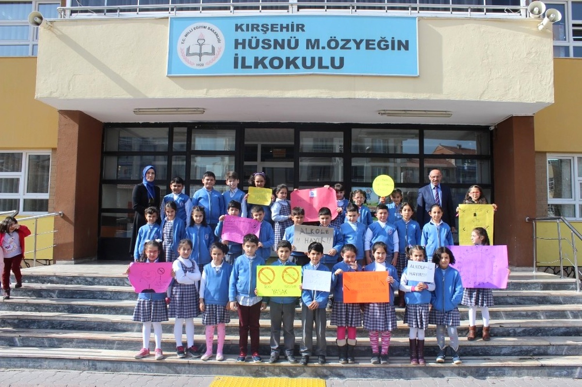 Öğrenciler Ailelerine Sigarayı Bırakmaları İçin Mektup Yazdı