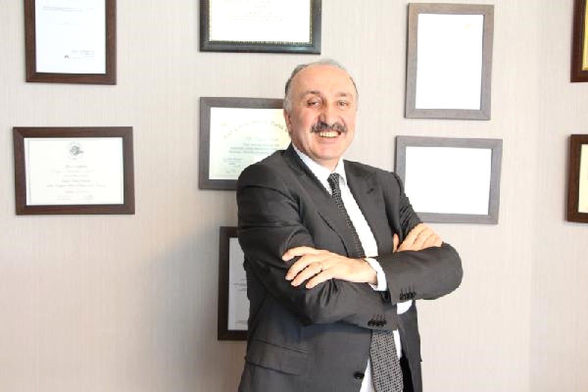 Prof. Dr. Turgut İpek: "Su İçmek Kalınbağırsağı Yıkar"
