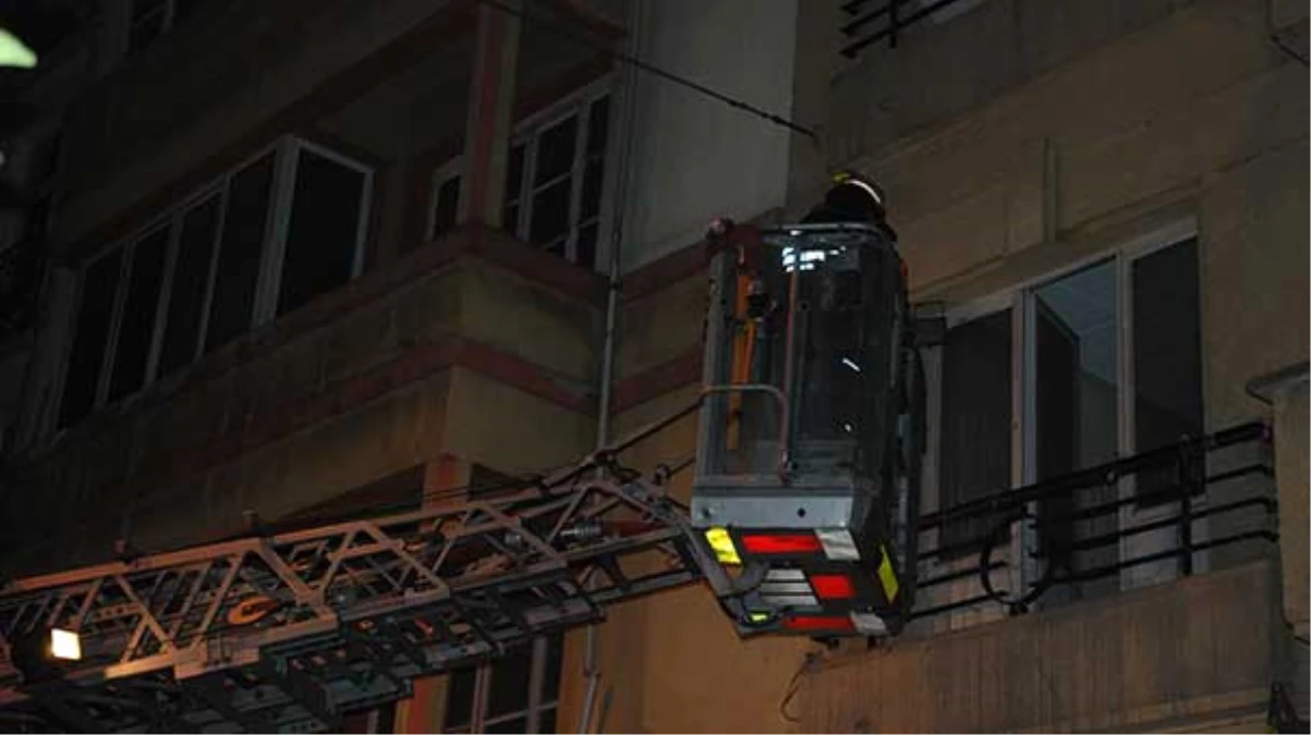 Taksim\'de Apartman Boşluğuna Düşen Otel Çalışanı Öldü