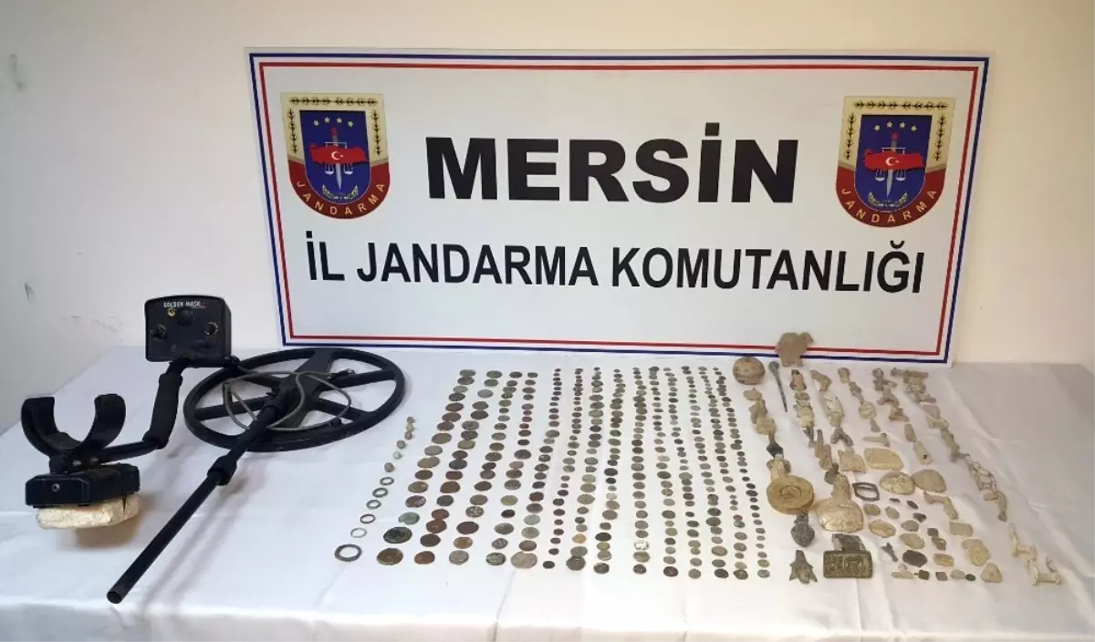 Tarsus\'ta Bir Evden 471 Adet Kaçak Tarihi Eser Çıktı