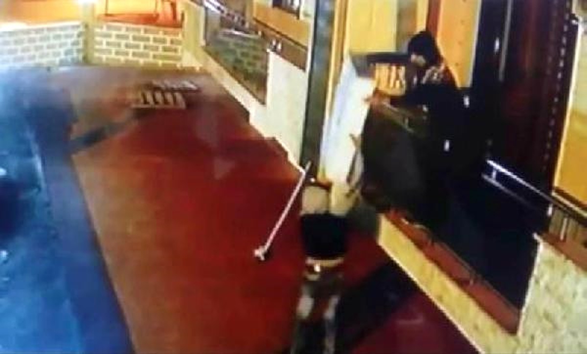 Televizyon Hırsızlığı Güvenlik Kamerasında