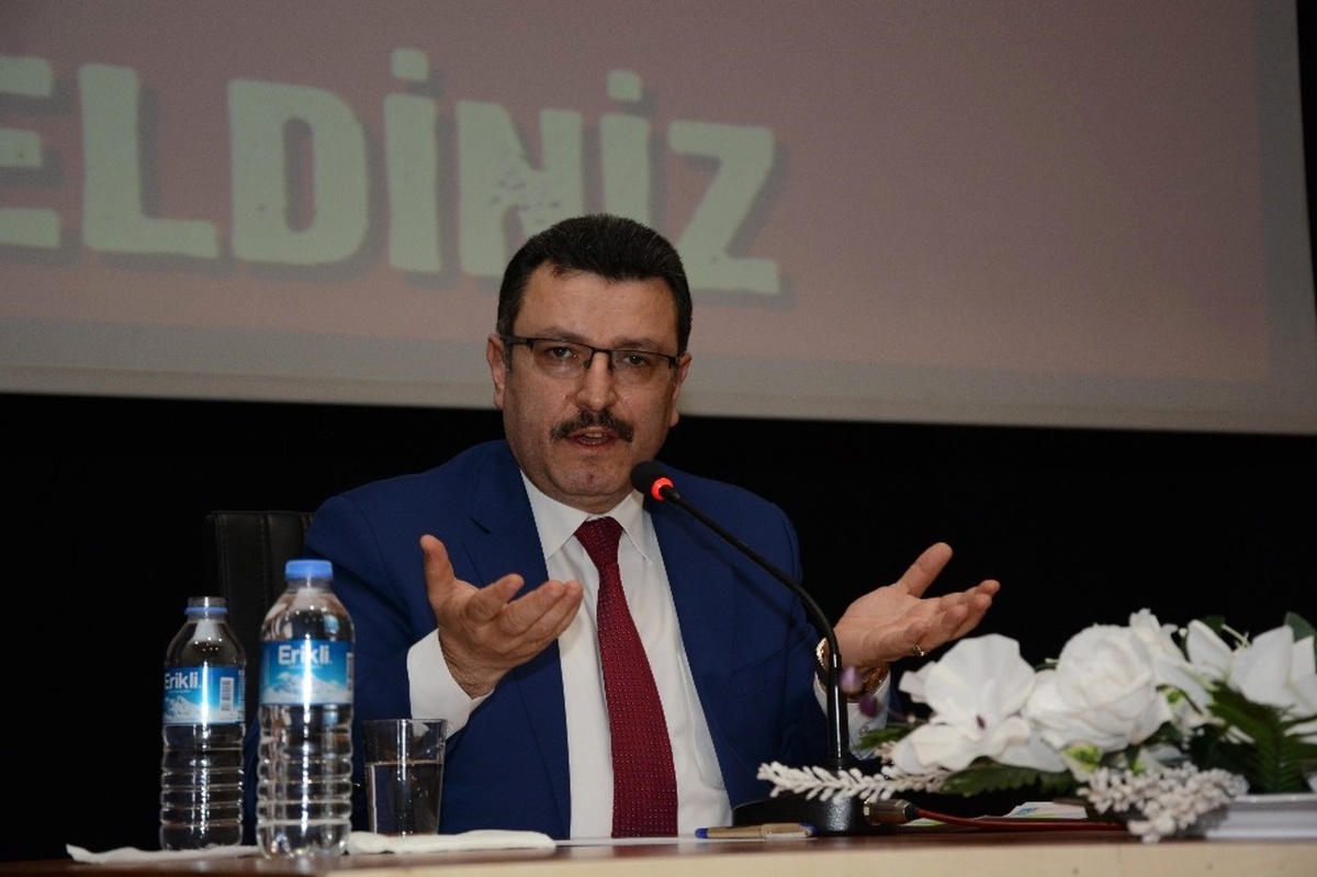 Trabzon\'da "Yeni Anayasa ve Cumhurbaşkanlığı Sistemi" Paneli