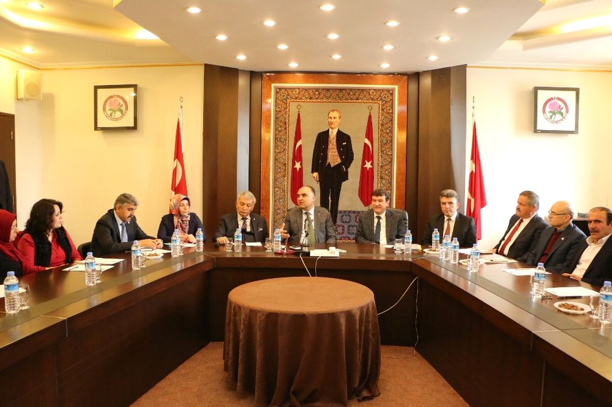 Vali Günaydın Muhtarlarla Toplandı