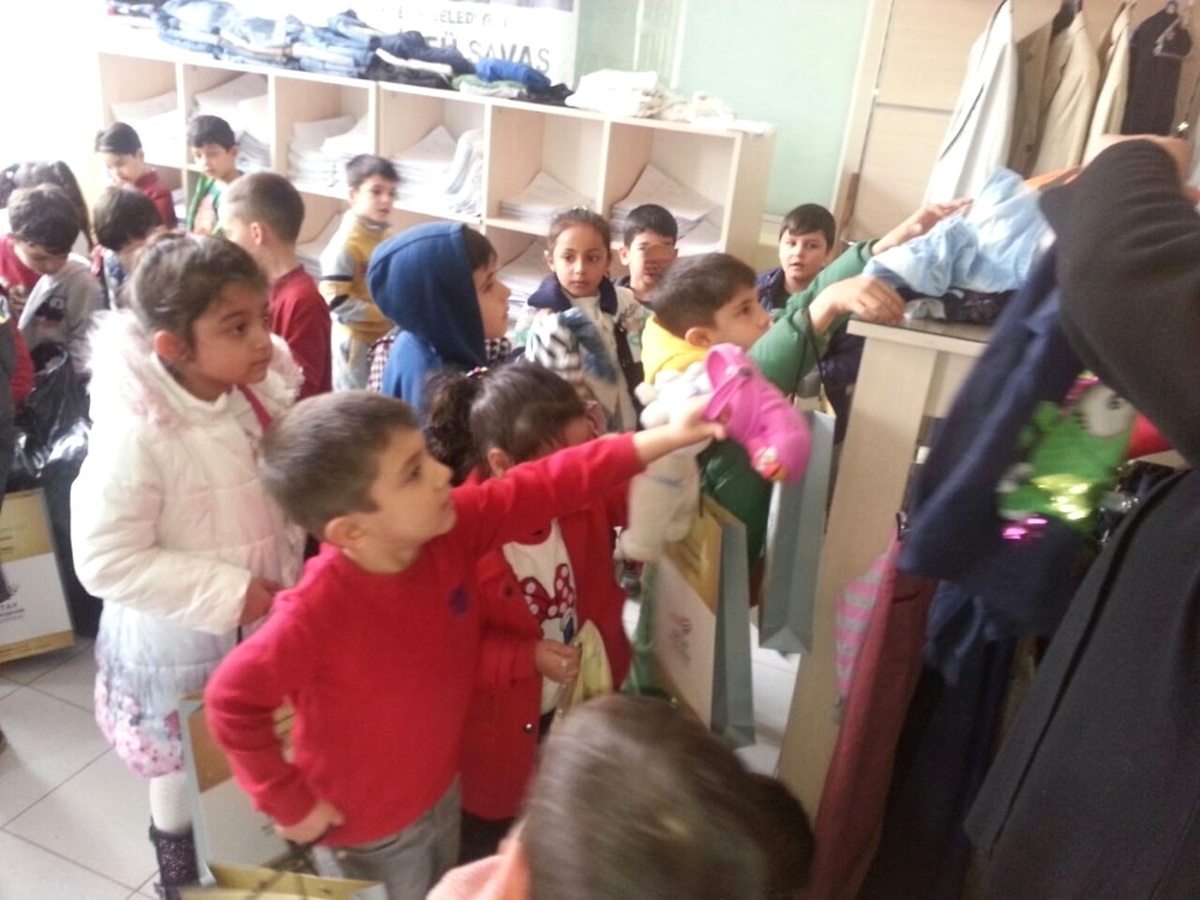 Yaşları Küçük Ama Dayanışmaları Büyük