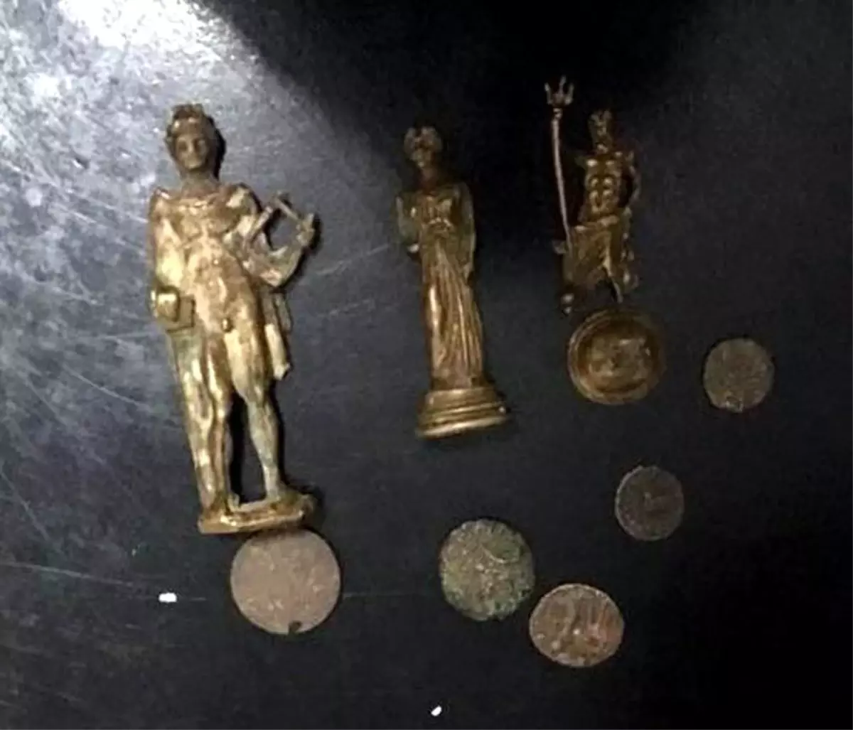 35 Sikke, 3 Altın Heykel Ele Geçirildi